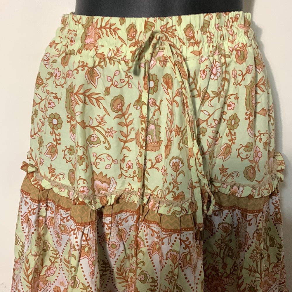 Pink diamond tiered mini skirt , elastic waist , paisley print - Picture 2 of 5